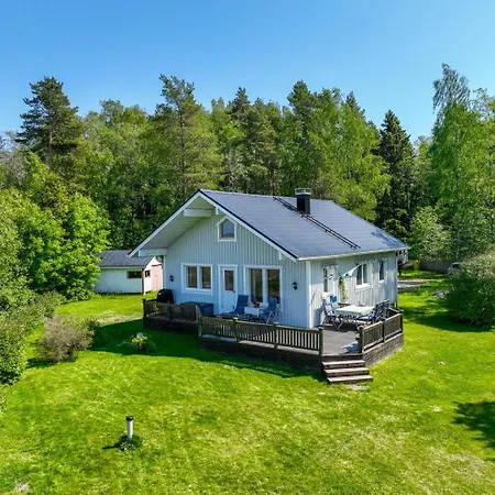 Vakantiehuis House And With Sauna By The Sea